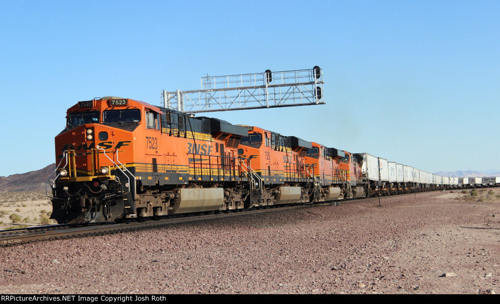 BNSF 7523, BNSF 7625, BNSF 6611 & BNSF 5114